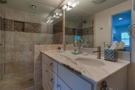 Cottage 4 Downstairs Bath(s)