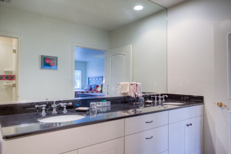 Cottage 5 Bedroom B Bathroom